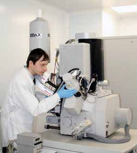 Юрий Потрахов, студент ЛЭТИ, сотрудник и соучредитель МП «Лаборатория рентгенодиагностических систем» на рабочем месте